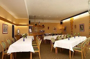 斯塔德特特帕星酒店 3*